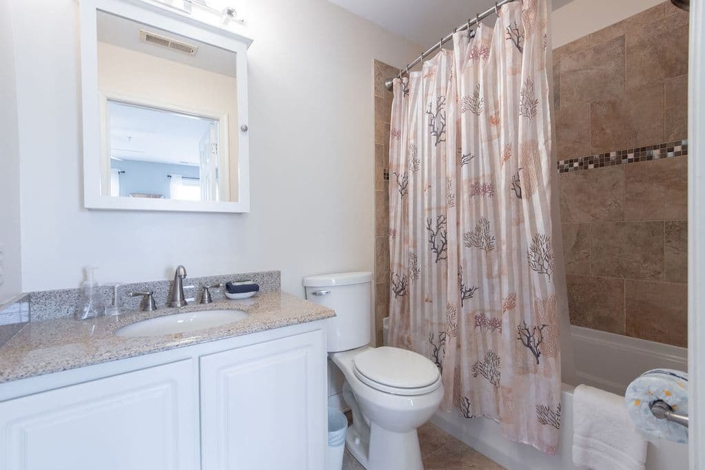 Guest ensuite bathroom two