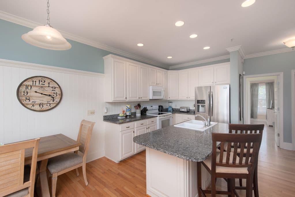 Kitchen dining area