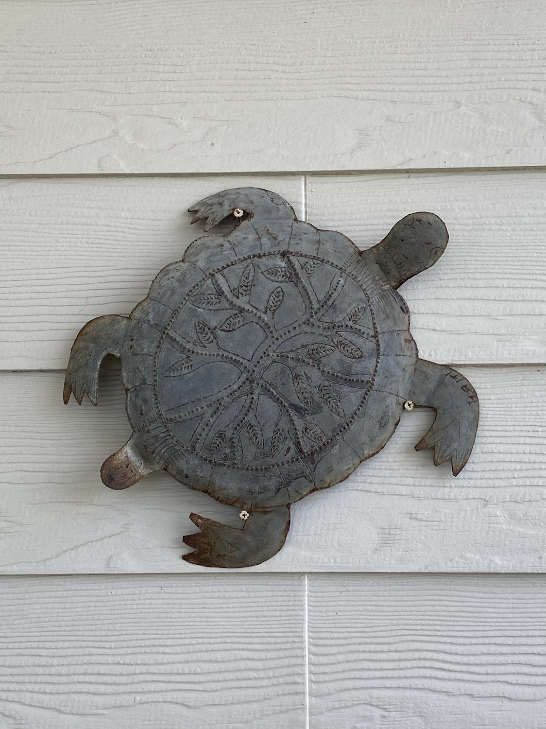 Decorative turtle at 16 Turtle Bay